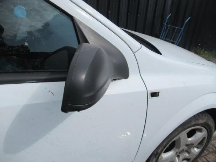 Rétroviseur extérieur droit d'un Opel Astra H SW (L35) 1.9 CDTi 16V 150 2006