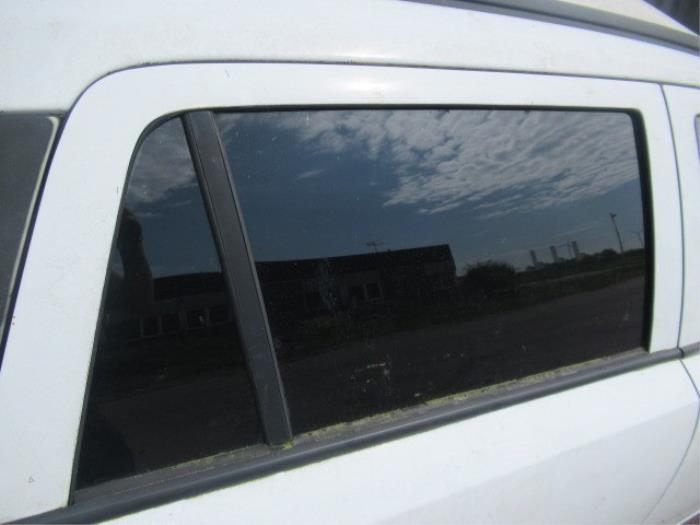 Vitre supplémentaire 4portes arrière droite d'un Opel Astra H SW (L35) 1.9 CDTi 16V 150 2006