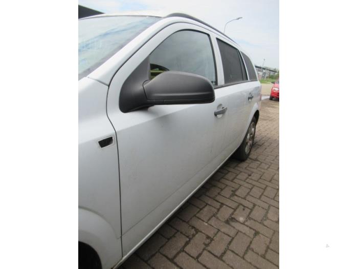 Porte avant gauche d'un Opel Astra H SW (L35) 1.9 CDTi 16V 150 2006