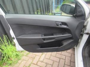 Usados Tapizado de puerta de 4 puertas izquierda delante Opel Astra H SW (L35) 1.9 CDTi 16V 150 Precio € 50,00 Norma de margen ofrecido por Boekholt autodemontage B.V