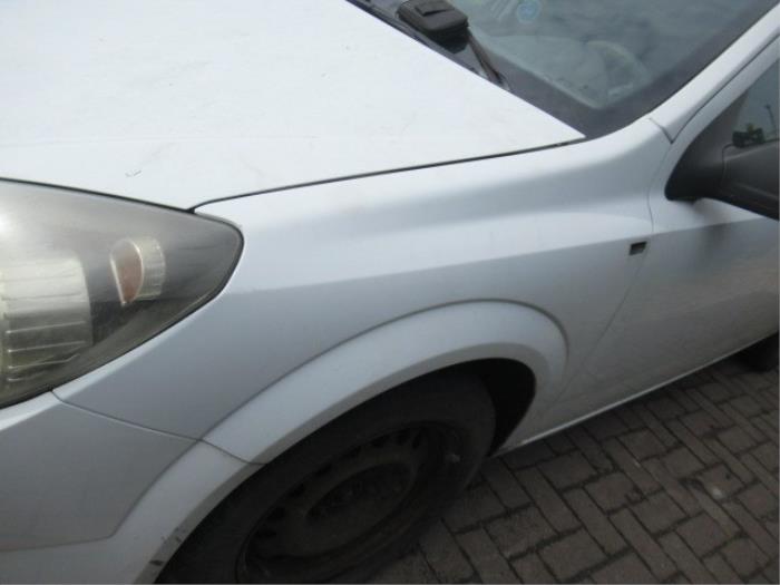 Front wing, left from a Opel Astra H SW (L35) 1.9 CDTi 16V 150 2006
