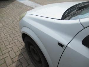 Used Front wing, left Opel Astra H SW (L35) 1.9 CDTi 16V 150 Price € 70,00 Margin scheme offered by Boekholt autodemontage B.V