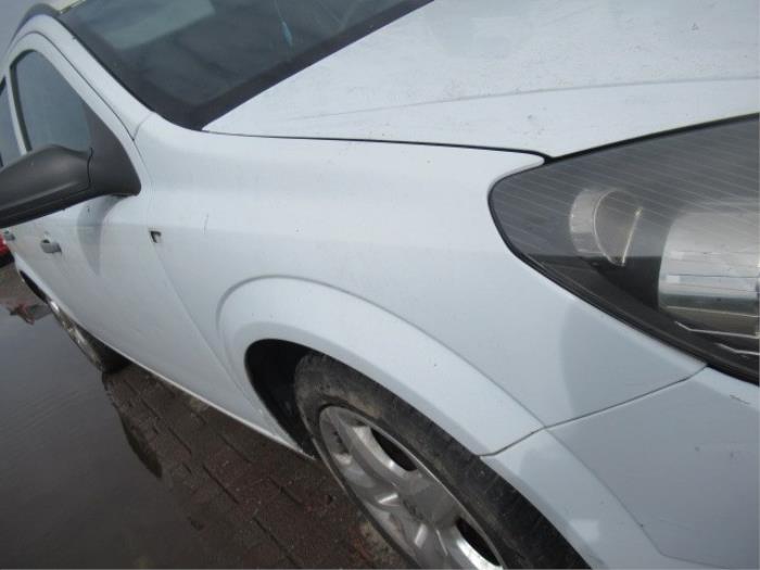 Protector derecha delante de un Opel Astra H SW (L35) 1.9 CDTi 16V 150 2006