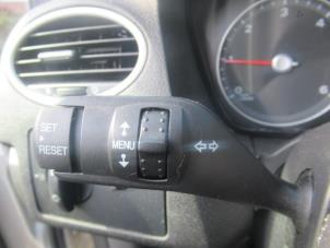 Usados Interruptor de indicador de dirección Ford Focus 2 Wagon 1.6 TDCi 16V 110 Precio de solicitud ofrecido por Boekholt autodemontage B.V