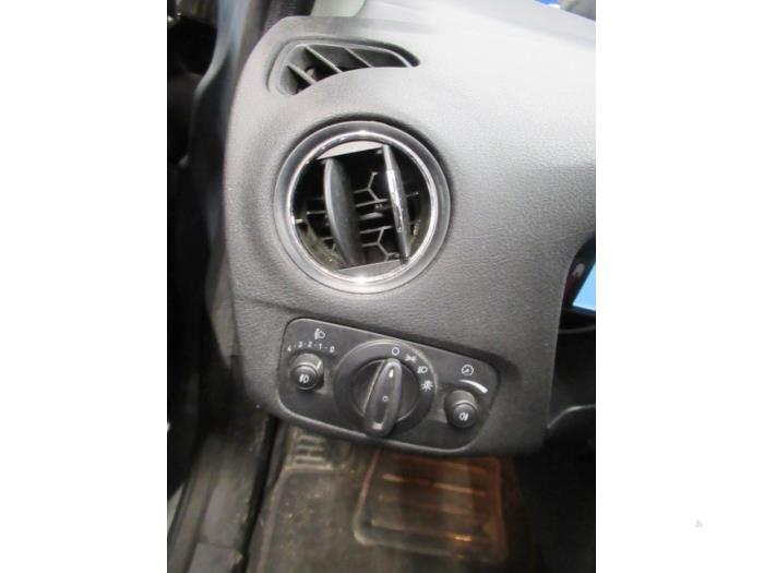 Licht Schalter van een Ford Mondeo IV 2.0 TDCi 140 16V 2010