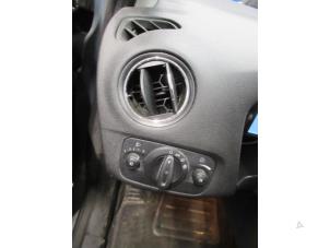 Używane Przelacznik swiatel Ford Mondeo IV 2.0 TDCi 140 16V Cena € 35,00 Procedura marży oferowane przez Boekholt autodemontage B.V