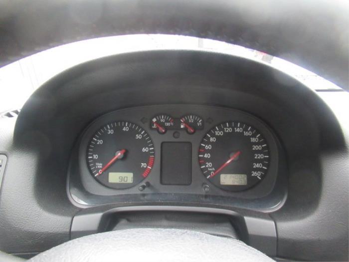Panel de instrumentación de un Volkswagen Bora (1J2) 2.0 2000
