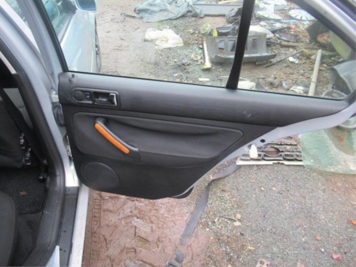 Revêtement portière 4portes arrière gauche d'un Volkswagen Bora (1J2) 2.0 2000