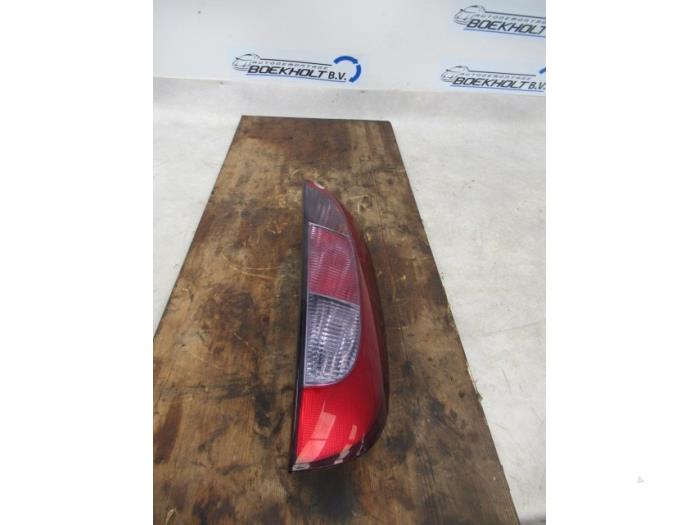 Taillight, right from a Opel Corsa C (F08/68) 1.2 16V 2001