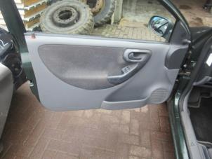 Usados Tapizado de puerta de 2 puertas izquierda Opel Corsa C (F08/68) 1.2 16V Precio € 45,00 Norma de margen ofrecido por Boekholt autodemontage B.V