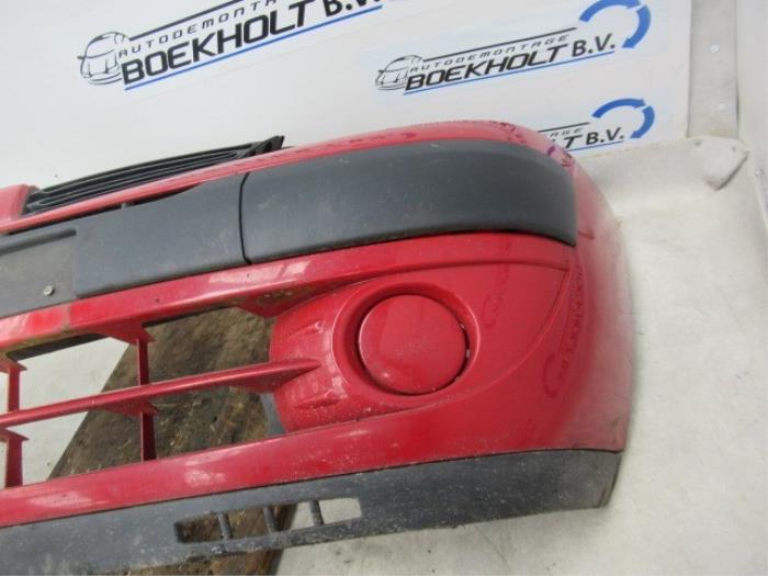 Front bumper from a Renault Clio II (BB/CB) 1.2 2005