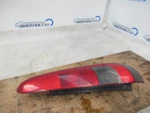 Używane Tylne swiatlo pozycyjne prawe Ford Fiesta 5 (JD/JH) 1.3 Cena € 35,00 Procedura marży oferowane przez Boekholt autodemontage B.V