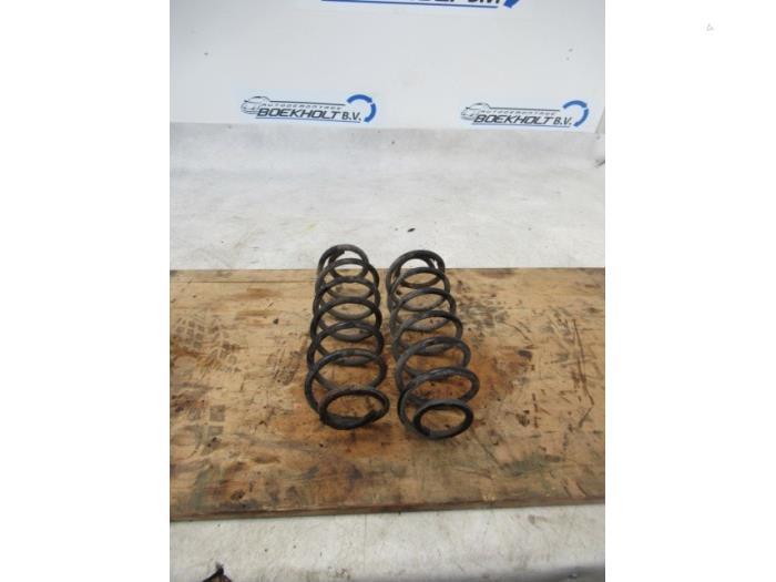 Rear coil spring from a Ford Fiesta 5 (JD/JH) 1.3 2005