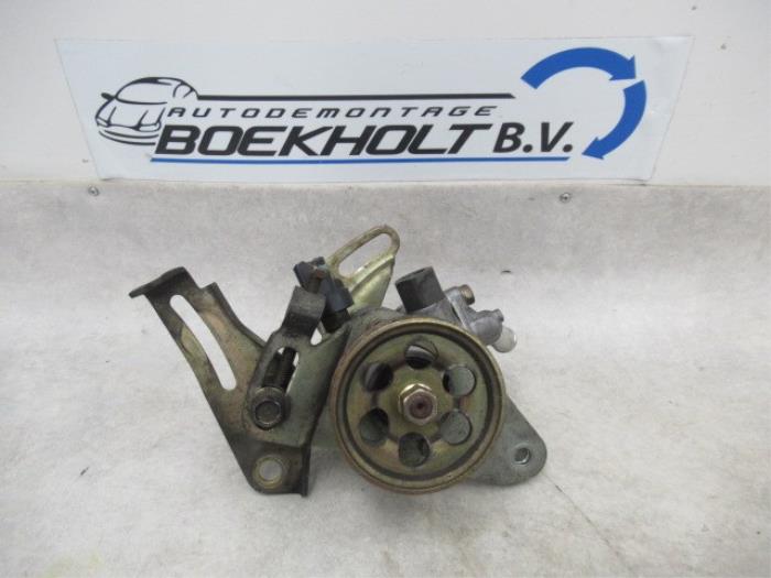 Begagnade Servostyrningspump Daihatsu Gran Move 1.6 16V Pris € 25,00 Marginaltabell erbjuds av Boekholt autodemontage B.V