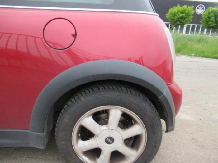 Używane Panel boczny lewy tyl BMW Mini (R50/53) 1.6 16V One Cena € 75,00 Procedura marży oferowane przez Boekholt autodemontage B.V