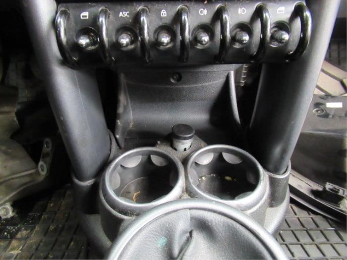 Używane Zapalniczka BMW Mini (R50/53) 1.6 16V One Cena € 15,00 Procedura marży oferowane przez Boekholt autodemontage B.V