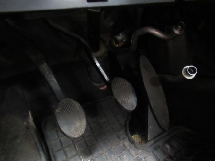 Używane Pedal sprzegla BMW Mini (R50/53) 1.6 16V One Cena € 65,00 Procedura marży oferowane przez Boekholt autodemontage B.V