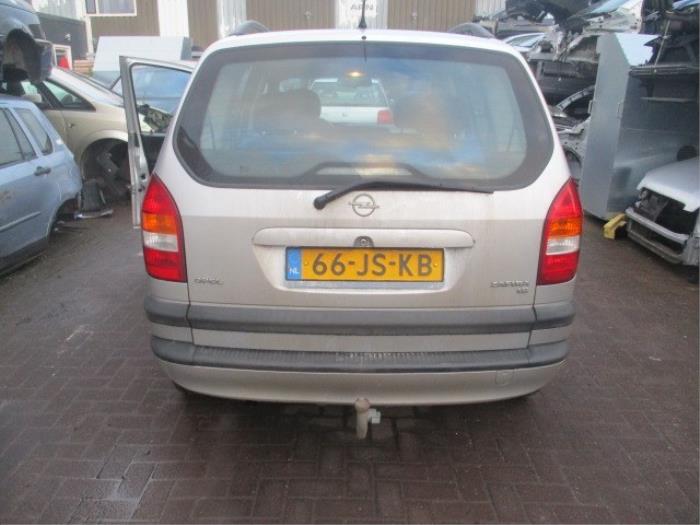 Feu arrière droit d'un Opel Zafira (F75) 1.8 16V 2002