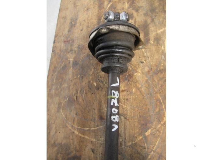 Front drive shaft, left from a Renault Clio II (BB/CB) 1.4 1999