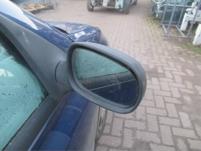 Außenspiegel rechts van een Renault Clio II (BB/CB) 1.4 1999