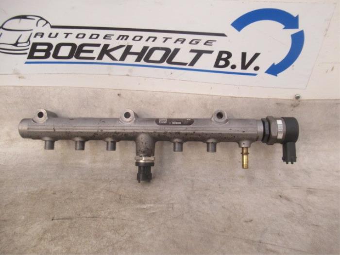 Gebrauchte Kraftstoffverteiler Hyundai H-300 2.5 CRDi Preis € 59,29 Mit Mehrwertsteuer angeboten von Boekholt autodemontage B.V
