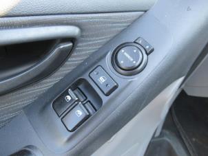 Usados Interruptor de ventanilla eléctrica Hyundai H-300 2.5 CRDi Precio € 48,00 Norma de margen ofrecido por Boekholt autodemontage B.V