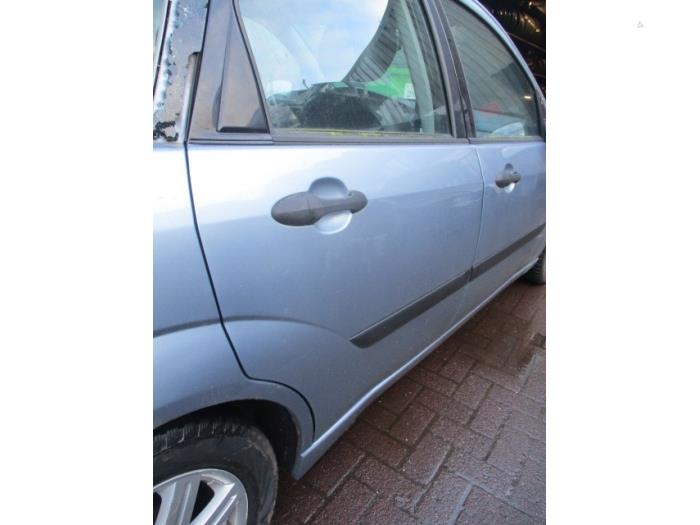 Rear door handle 4-door, right from a Ford Focus 1 Wagon 1.6 16V 2004