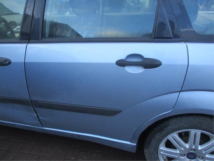 Rear door handle 4-door, right from a Ford Focus 1 Wagon 1.6 16V 2004