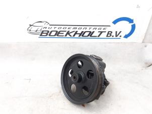 Usados Bomba de dirección asistida Ford Mondeo III 2.0 16V Precio € 35,00 Norma de margen ofrecido por Boekholt autodemontage B.V