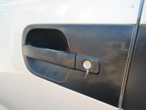 Usados Manija de puerta de 2 puertas izquierda Hyundai H-300 2.5 CRDi Precio € 25,00 Norma de margen ofrecido por Boekholt autodemontage B.V