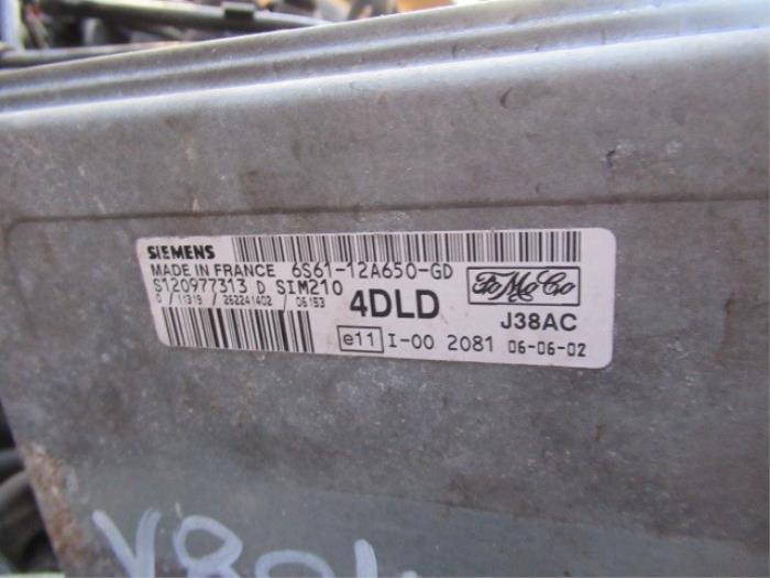 Calculateur moteur d'un Ford Fiesta 5 (JD/JH) 1.4 16V 2006