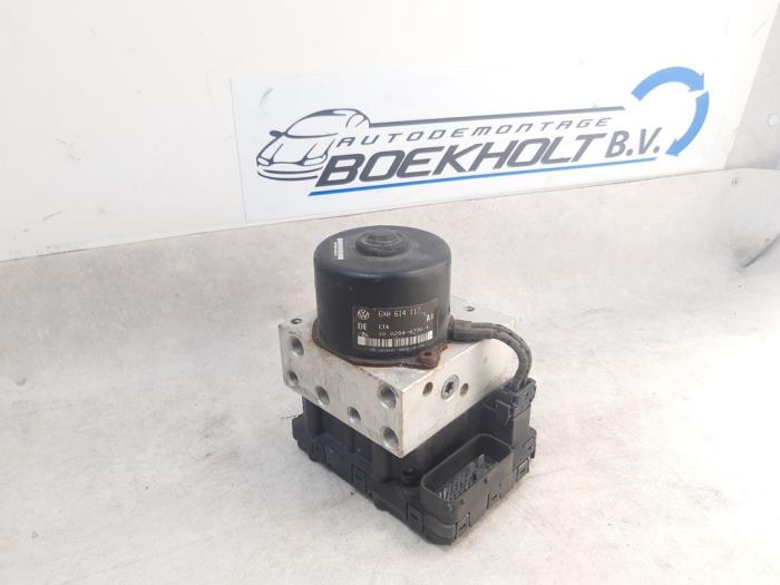 Usagé Pompe ABS Volkswagen Polo III (6N2) 1.9 SDI Prix € 35,00 Règlement à la marge proposé par Boekholt autodemontage B.V