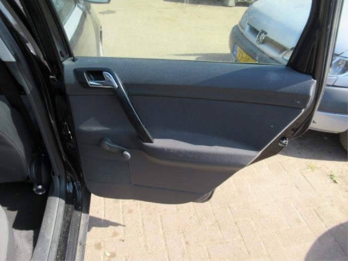 Revêtement portière 4portes avant gauche d'un Volkswagen Polo IV (9N1/2/3) 1.4 TDI 70 2006