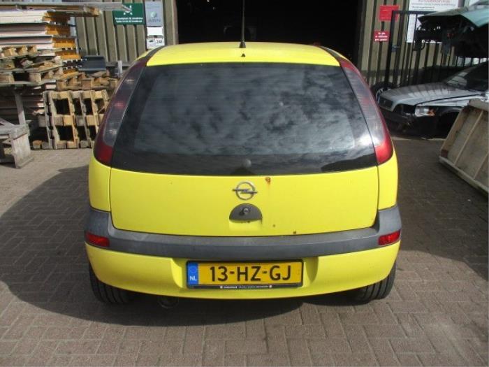 Pare-chocs arrière d'un Opel Corsa C (F08/68) 1.2 16V 2002