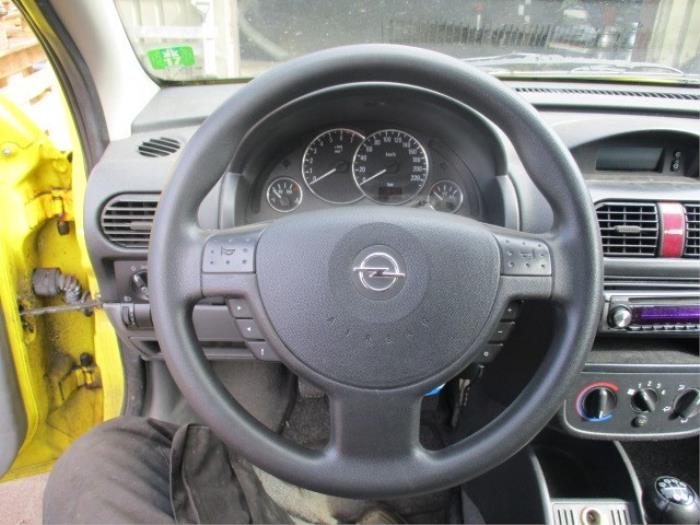 Steering wheel from a Opel Corsa C (F08/68) 1.2 16V 2002