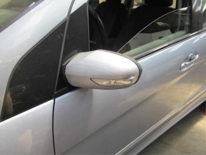 Wing mirror, left from a Mercedes-Benz B (W245,242) 1.7 B-170 16V 2005