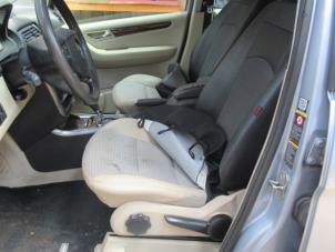 Used Seat, left Mercedes B (W245,242) 1.7 B-170 16V Price € 100,00 Margin scheme offered by Boekholt autodemontage B.V