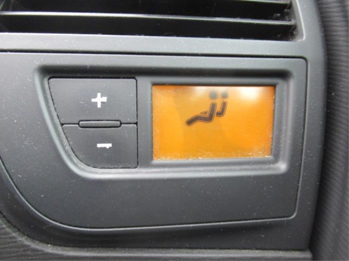 Używane Panel climatronic Citroen C4 Picasso (UD/UE/UF) 1.6 16V VTi 120 Cena € 40,00 Procedura marży oferowane przez Boekholt autodemontage B.V