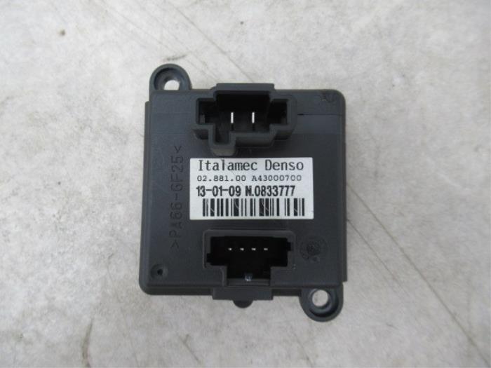 Heater resistor from a Citroën C4 Picasso (UD/UE/UF) 1.6 16V VTi 120 2009