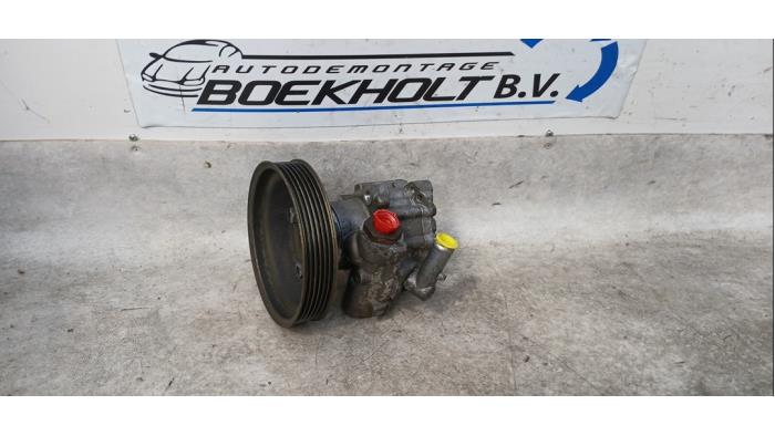 Usagé Pompe de direction Fiat Bravo (182A) 1.4 S,SX 12V Prix € 45,00 Règlement à la marge proposé par Boekholt autodemontage B.V