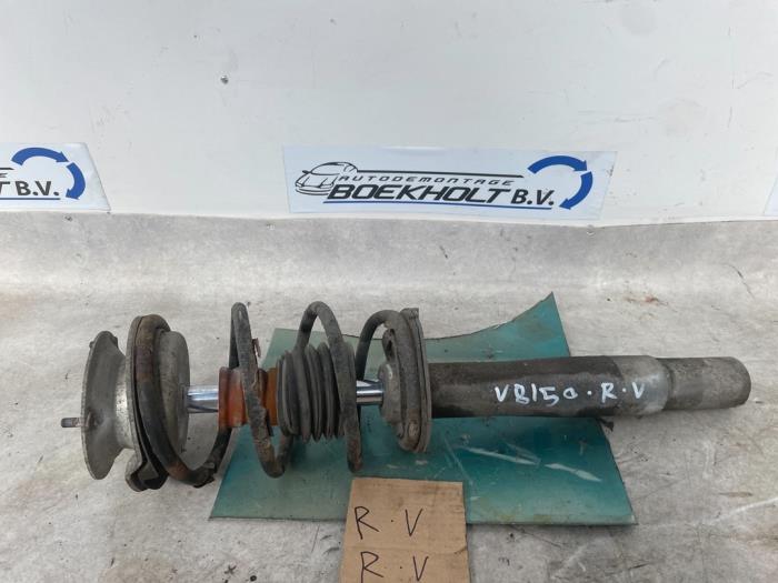 BMW 5 serie (E60) 520d 16V Edition Fleet Stoßdämpferstreben rechts  