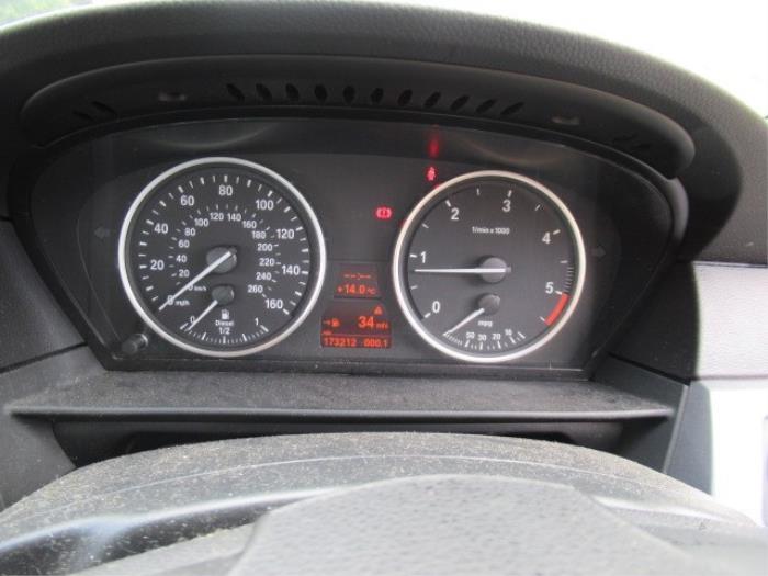Instrument panel from a BMW 5 serie (E60) 520d 16V Edition Fleet 2009