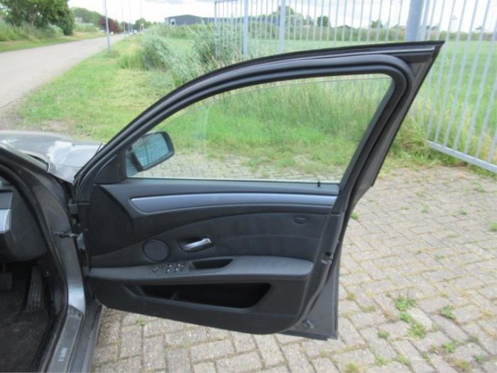Front door trim 4-door, right from a BMW 5 serie (E60) 520d 16V Edition Fleet 2009