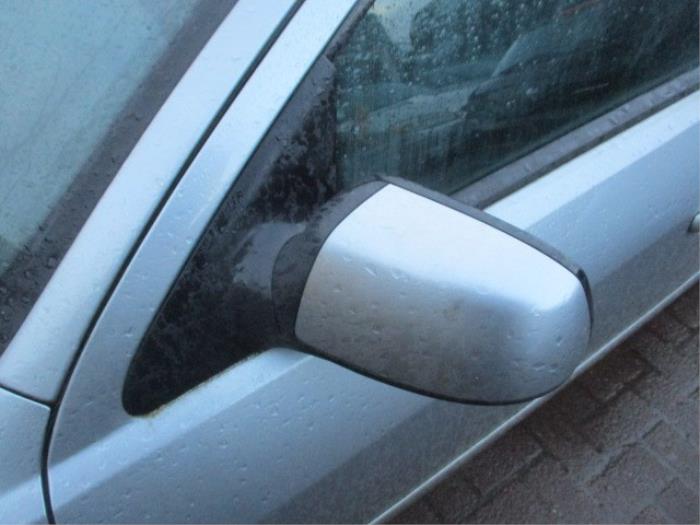Wing mirror, left from a Ford Mondeo III Wagon 2.0 16V 2004