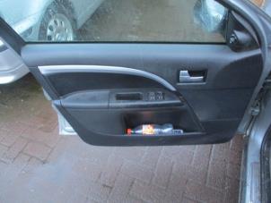 Używane Tapicerka drzwi lewych przednich wersja 4-drzwiowa Ford Mondeo III Wagon 2.0 16V Cena € 50,00 Procedura marży oferowane przez Boekholt autodemontage B.V