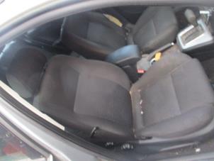 Używane Fotel prawy Ford Mondeo III Wagon 2.0 16V Cena € 100,00 Procedura marży oferowane przez Boekholt autodemontage B.V