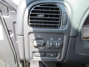 Usados Panel de control de calefacción Volvo S40 (VS) 1.8 16V Precio € 35,00 Norma de margen ofrecido por Boekholt autodemontage B.V