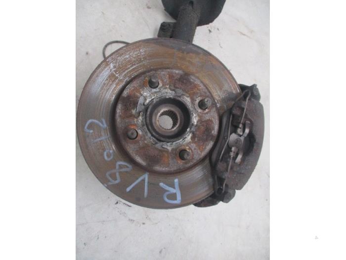 Front wheel hub from a Ford Focus 1 Wagon 1.4 16V 2002