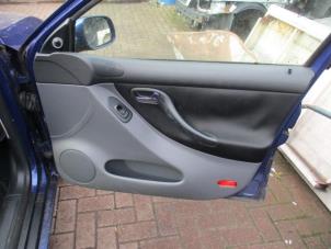 Używane Tapicerka drzwi prawych przednich wersja 4-drzwiowa Seat Leon (1M1) 1.6 16V Cena € 45,00 Procedura marży oferowane przez Boekholt autodemontage B.V