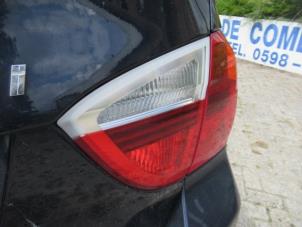 Usagé Feu arrière secondaire droit BMW 3 serie Touring (E91) 318i 16V Prix € 45,00 Règlement à la marge proposé par Boekholt autodemontage B.V